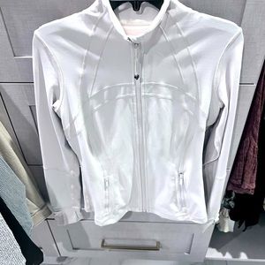 Lululemon zip front jacket. Wore once.